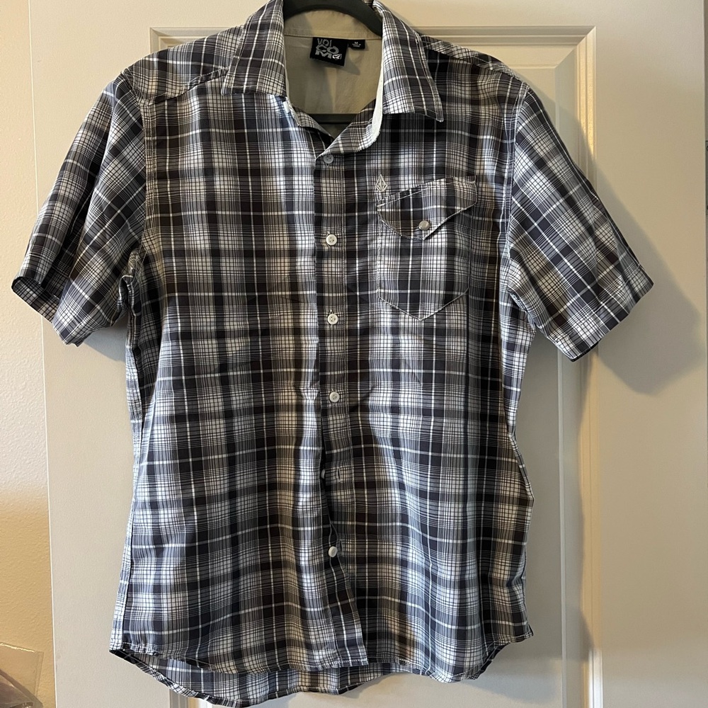 Volcom collared boy’s shirt. Size M